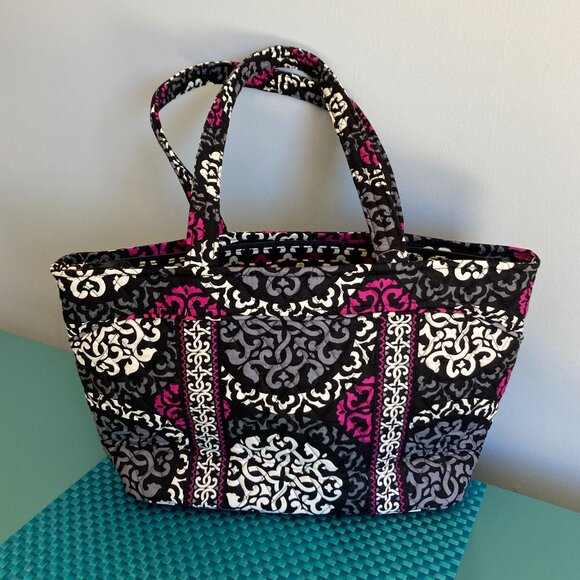 Vera Bradley NWOT Shoulder Bag Holiday Tote in Canterberry Magenta - Picture 2 of 16